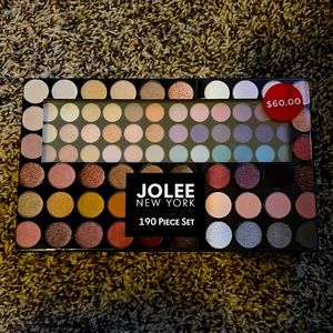 190 piece set makeup